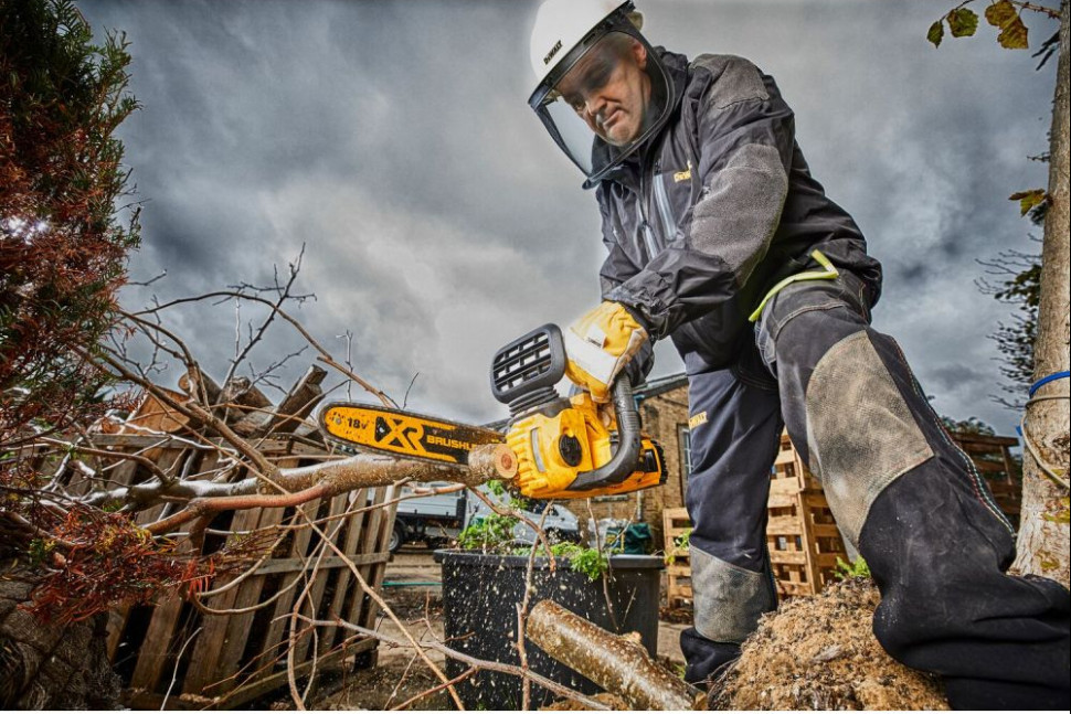 Аккумуляторная пила DeWALT DCM565N-XJ (без АКБ) Аккумуляторная пила DeWALT DCM565N-XJ (без АКБ)