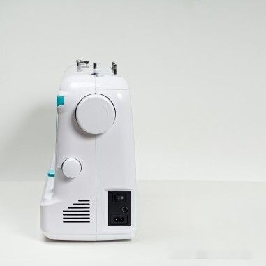 Электронная швейная машина Janete 2100AT (бирюзовый) Электронная швейная машина Janete 2100AT (бирюзовый)