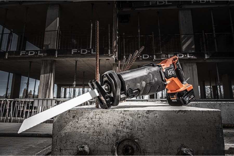 Сабельная пила AEG Powertools BUS 18BL2-0 4935478941 (без АКБ) Сабельная пила AEG Powertools BUS 18BL2-0 4935478941 (без АКБ)