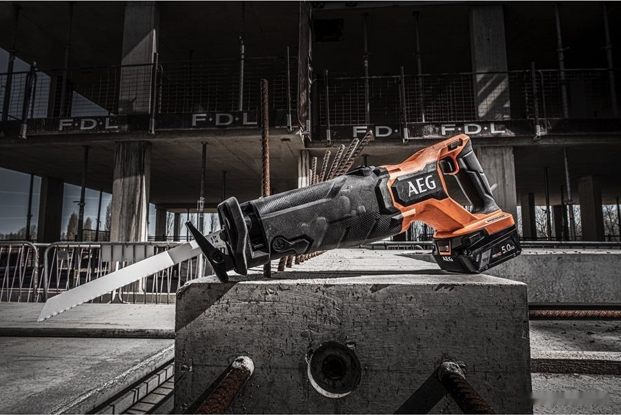 Сабельная пила AEG Powertools BUS 18BL2-0 4935478941 (без АКБ) Сабельная пила AEG Powertools BUS 18BL2-0 4935478941 (без АКБ)