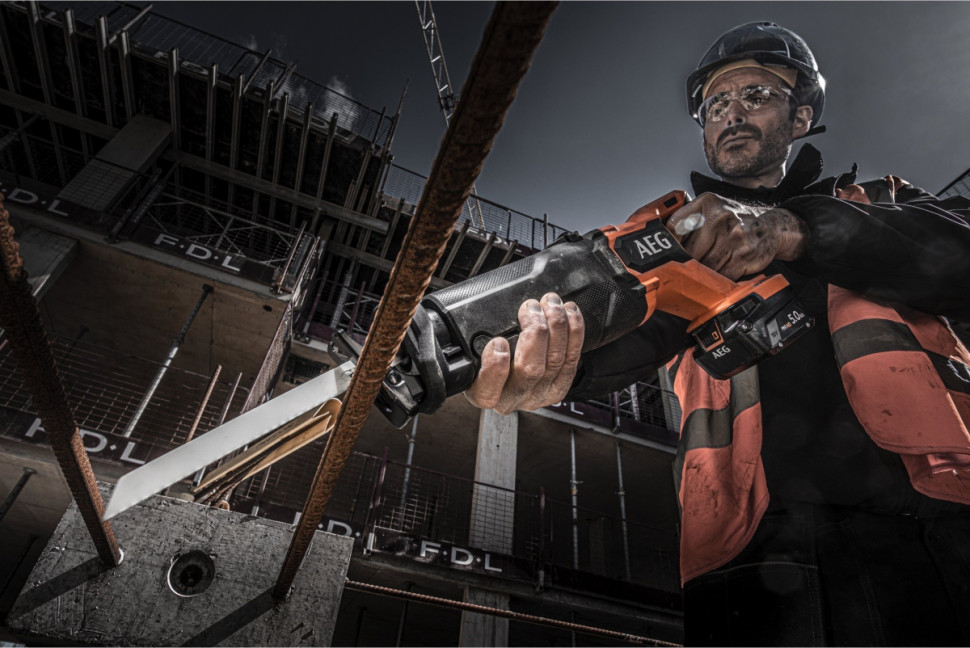 Сабельная пила AEG Powertools BUS 18BL2-0 4935478941 (без АКБ) Сабельная пила AEG Powertools BUS 18BL2-0 4935478941 (без АКБ)