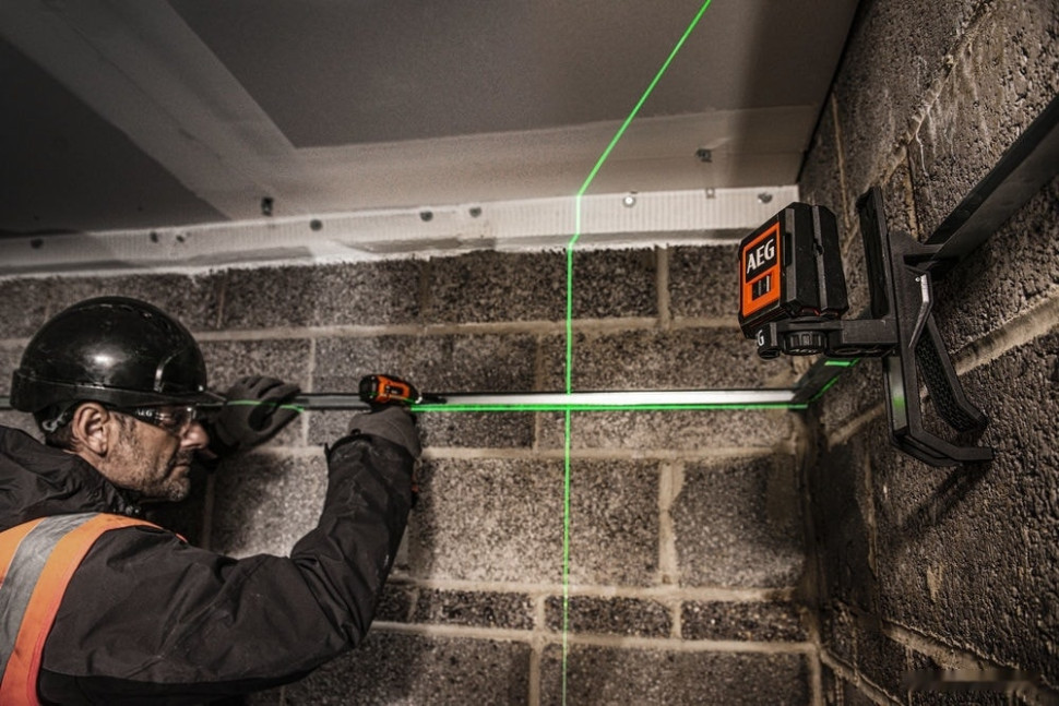 Лазерный нивелир AEG Powertools CLG220-B 4935472253 (с магнитным кронштейном) Лазерный нивелир AEG Powertools CLG220-B 4935472253 (с магнитным кронштейном)