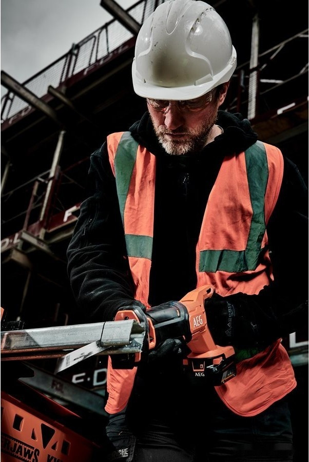 Сабельная пила AEG Powertools BUS 18C2-0 4935478942 (без АКБ)