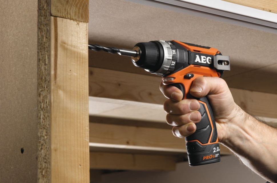 Дрель-шуруповерт AEG BS 12C2 LI-202C Дрель-шуруповерт AEG BS 12C2 LI-202C