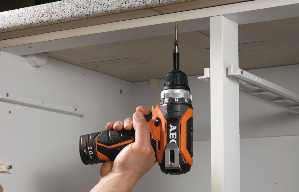 Дрель-шуруповерт AEG BS 12C2 LI-202C Дрель-шуруповерт AEG BS 12C2 LI-202C