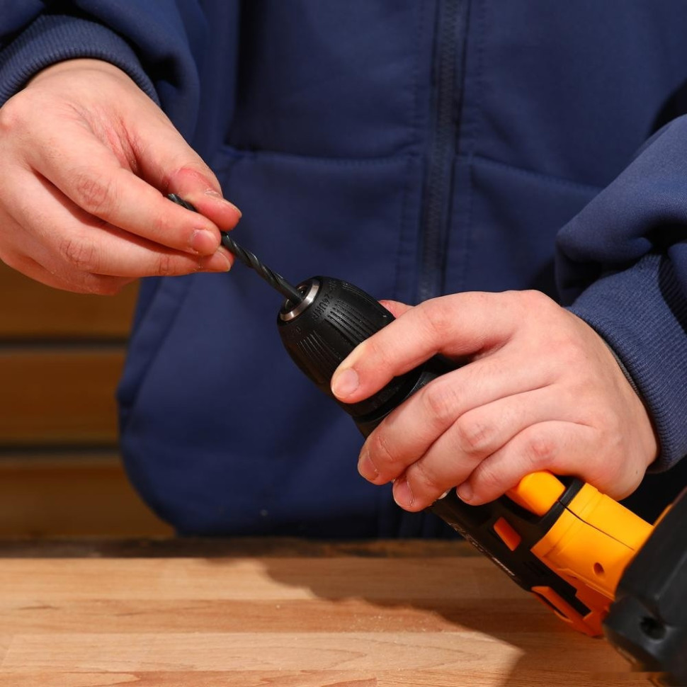 Дрель-шуруповерт Deko Banger 20V 080-1005 (с 2-мя АКБ, кейс, оснастка) Дрель-шуруповерт Deko Banger 20V 080-1005 (с 2-мя АКБ, кейс, оснастка)