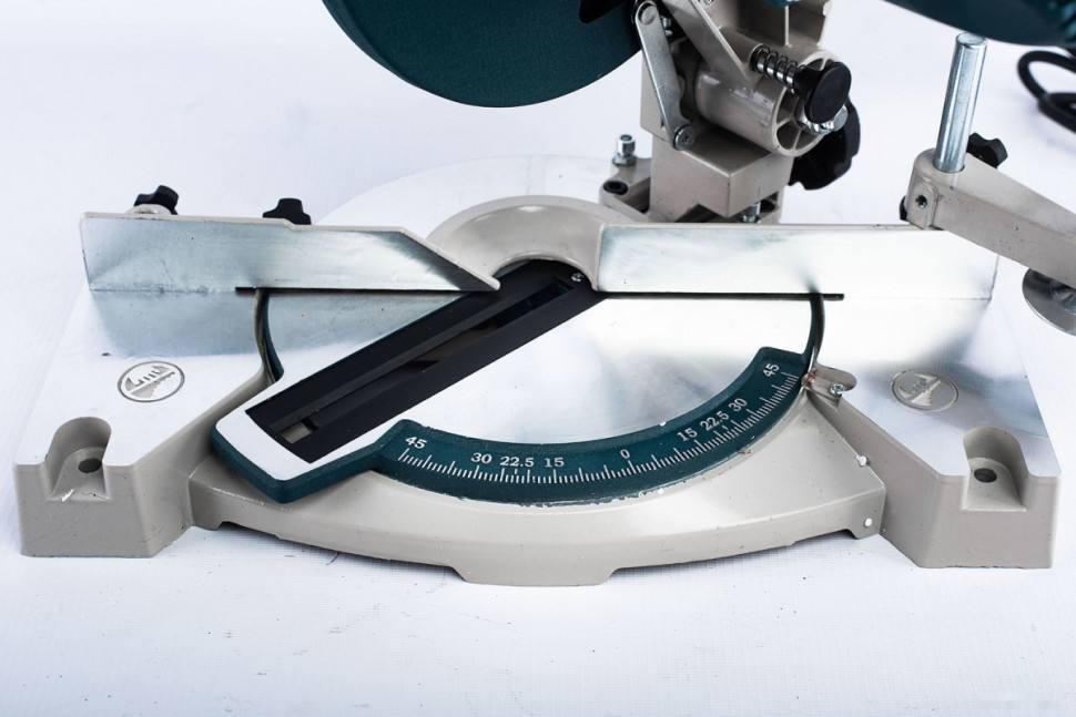 Торцовочная пила Alteco MS 1400-210