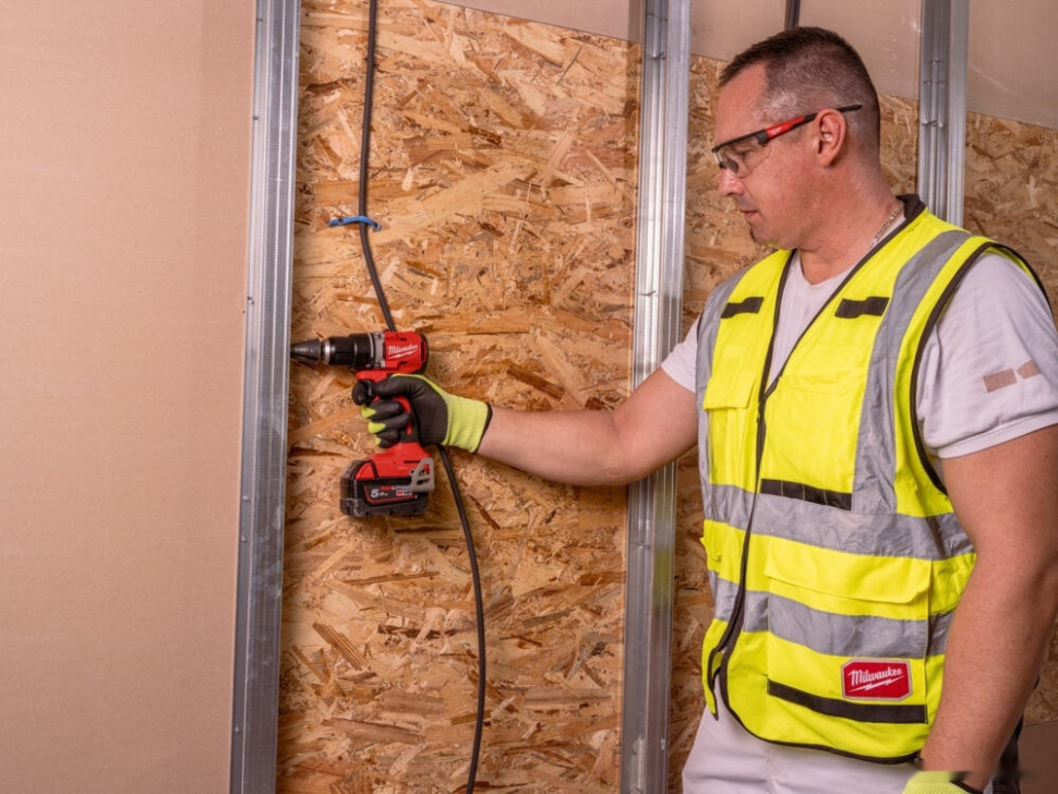 Дрель-шуруповерт Milwaukee M18 M18BLDDRC-502C 4933492835 (с 2-мя АКБ 5 Ач, кейс) Дрель-шуруповерт Milwaukee M18 M18BLDDRC-502C 4933492835 (с 2-мя АКБ 5 Ач, кейс)